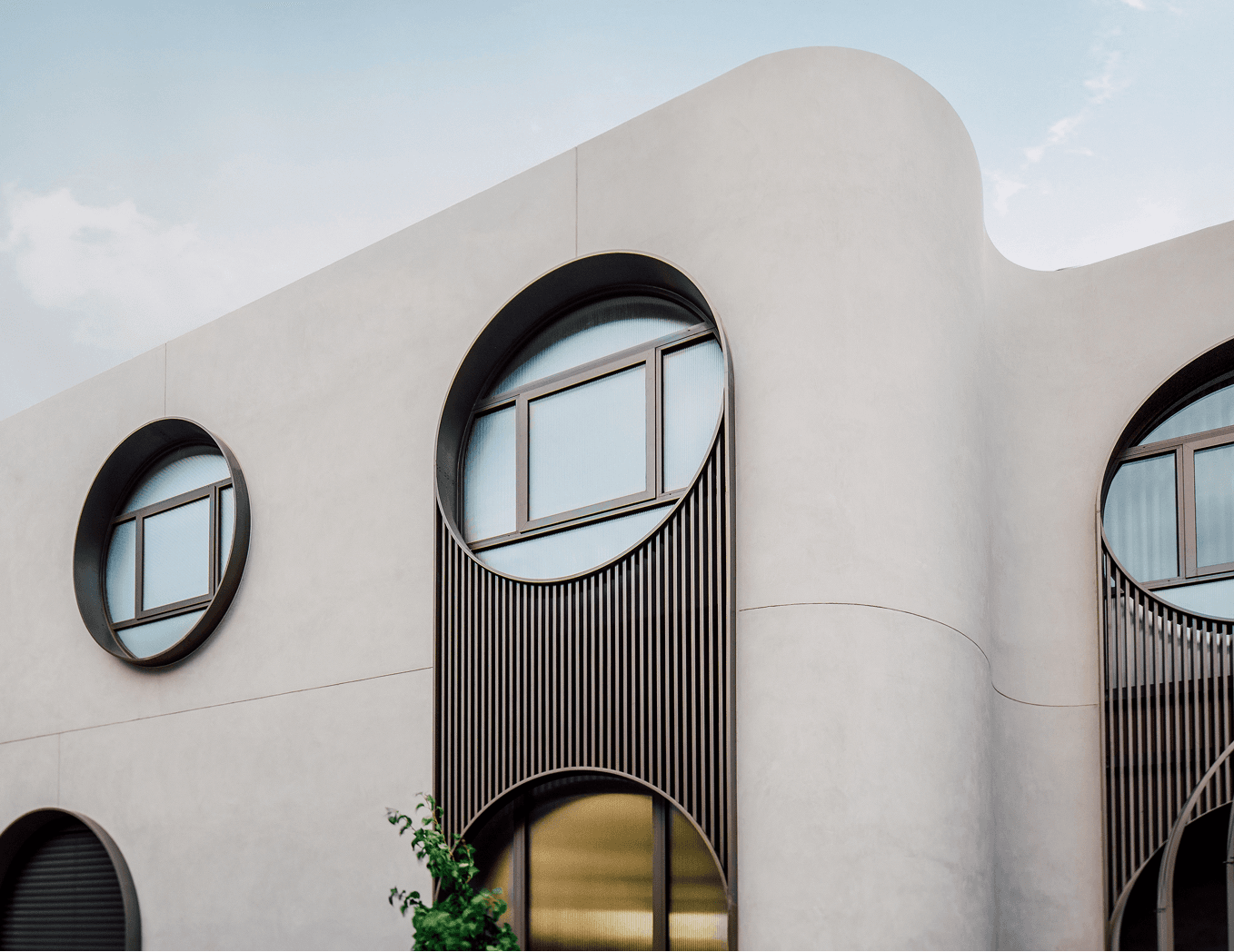Manoir project — round-window façade