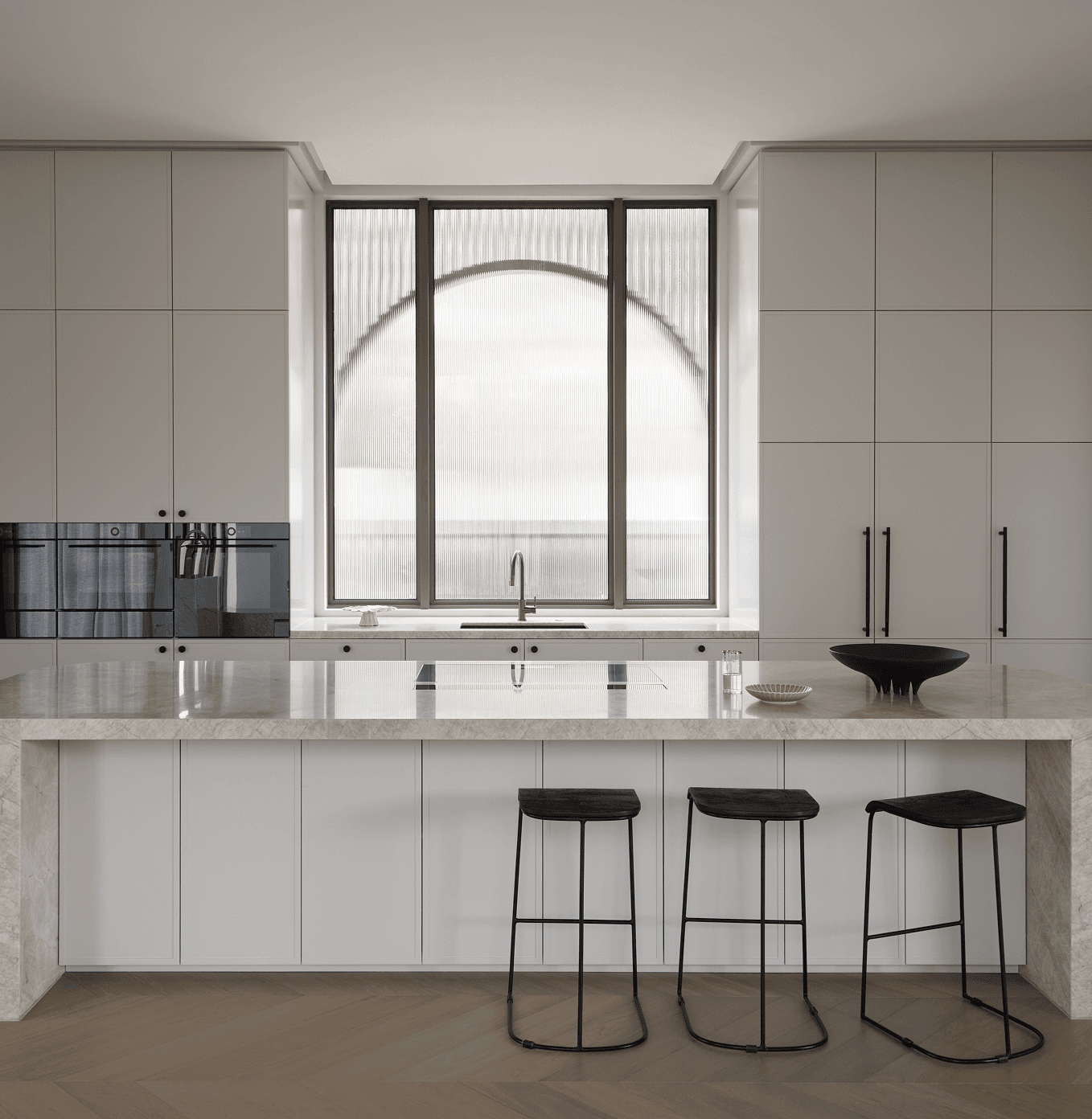 Manoir project — kitchen island + arch