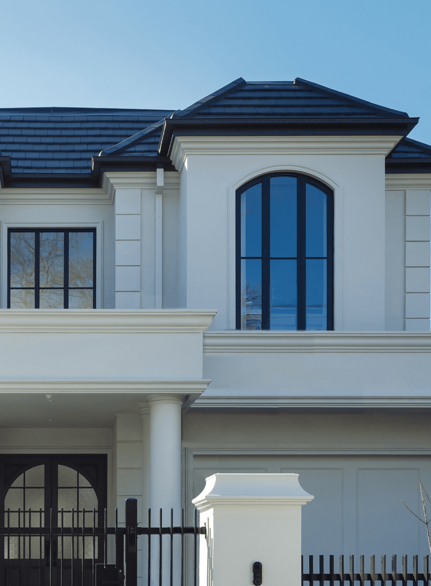 Manoir project — white manor with arched sash