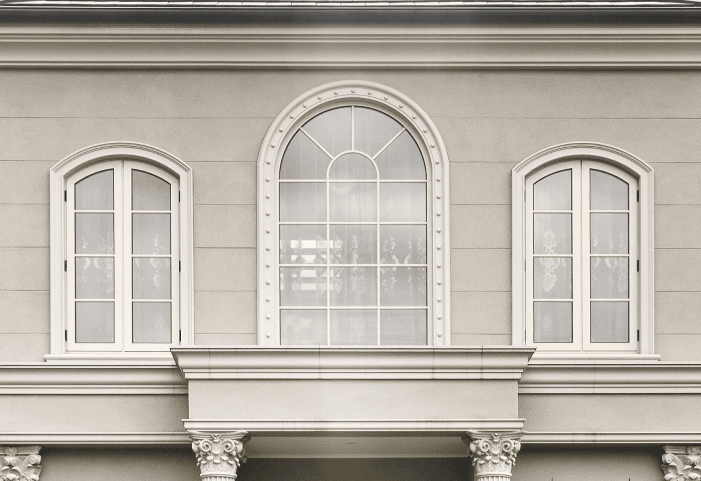 Manoir project — three arched sashes above a portico